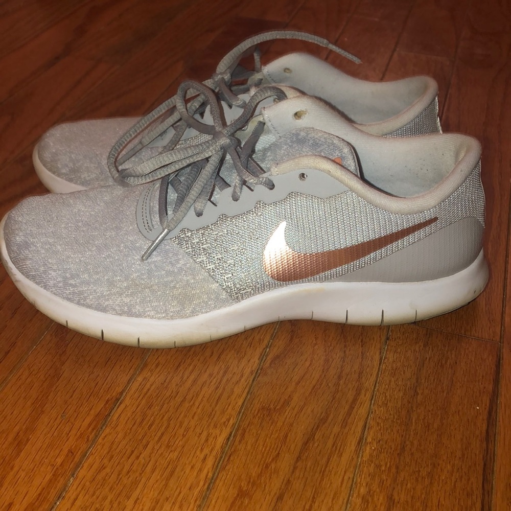 Nike Tennis Shoes